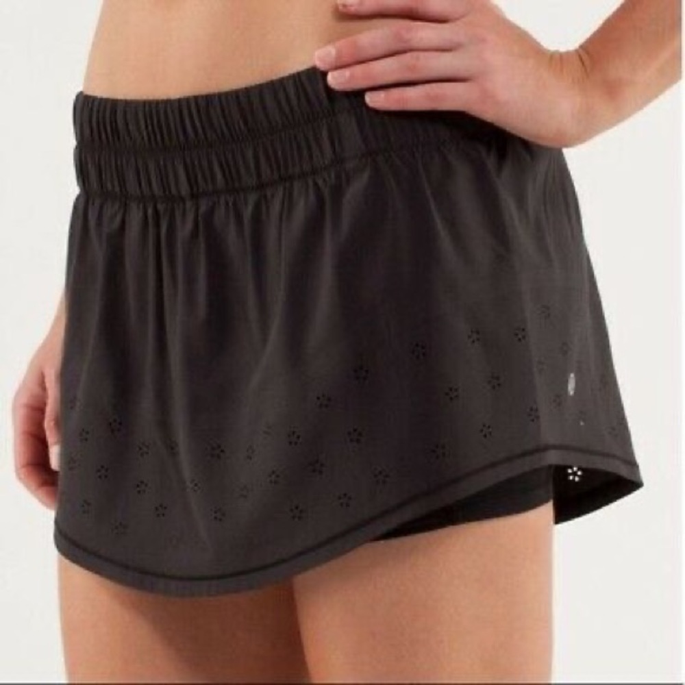 Lululemon breeze by skirt / skort size 2